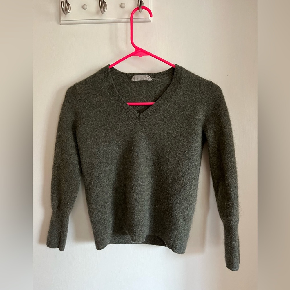 Green Everlane Cashmere Sweater